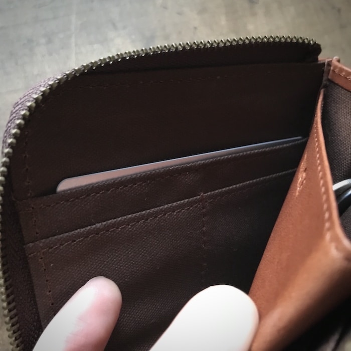 sliceのコンパクト財布のカード入れはそこが深い