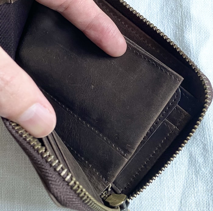 ハレルヤtidyminの小銭入れは底上げされている